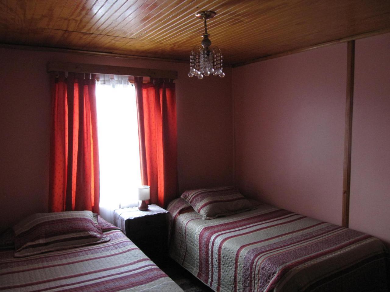 Hospedaje Los Cipreses Coyhaique Esterno foto