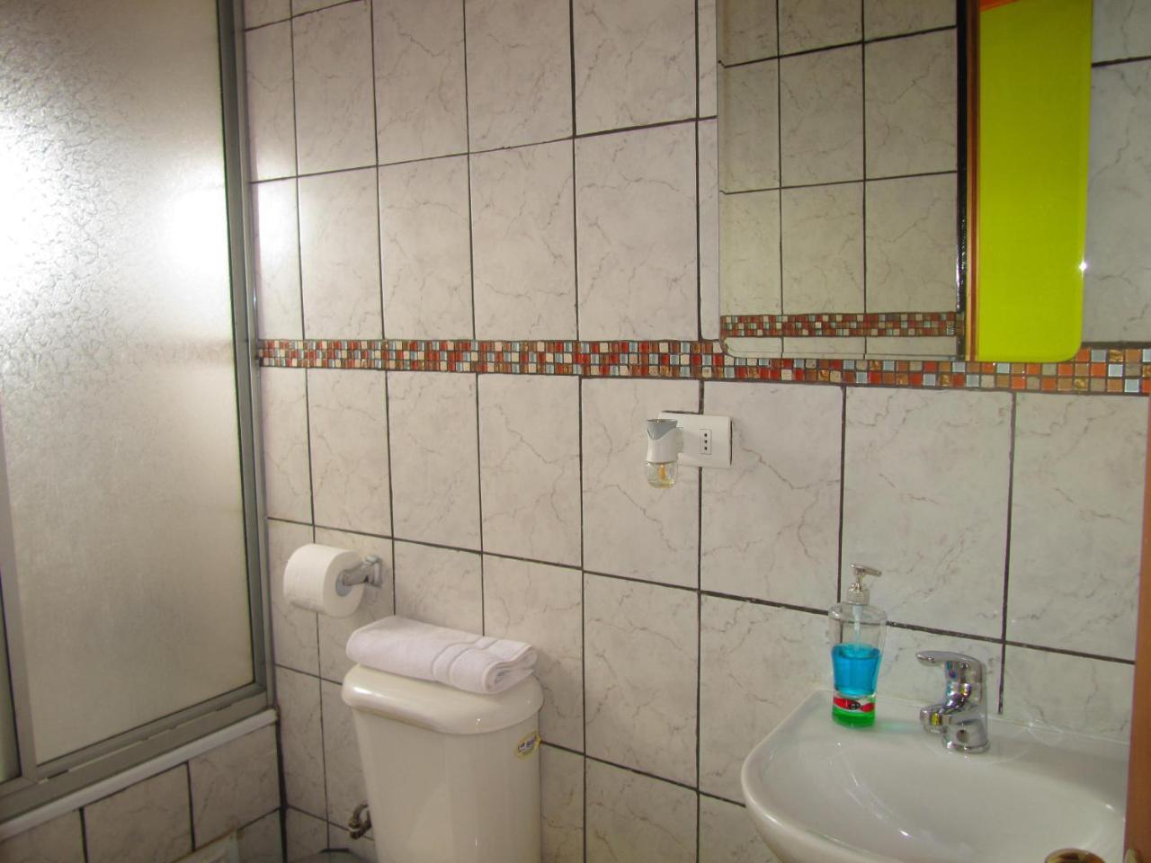 Hospedaje Los Cipreses Coyhaique Esterno foto