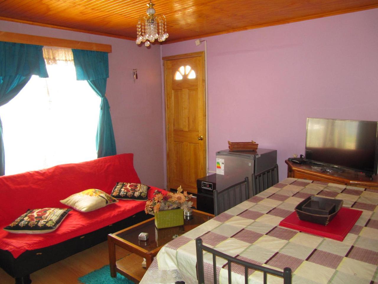 Hospedaje Los Cipreses Coyhaique Esterno foto