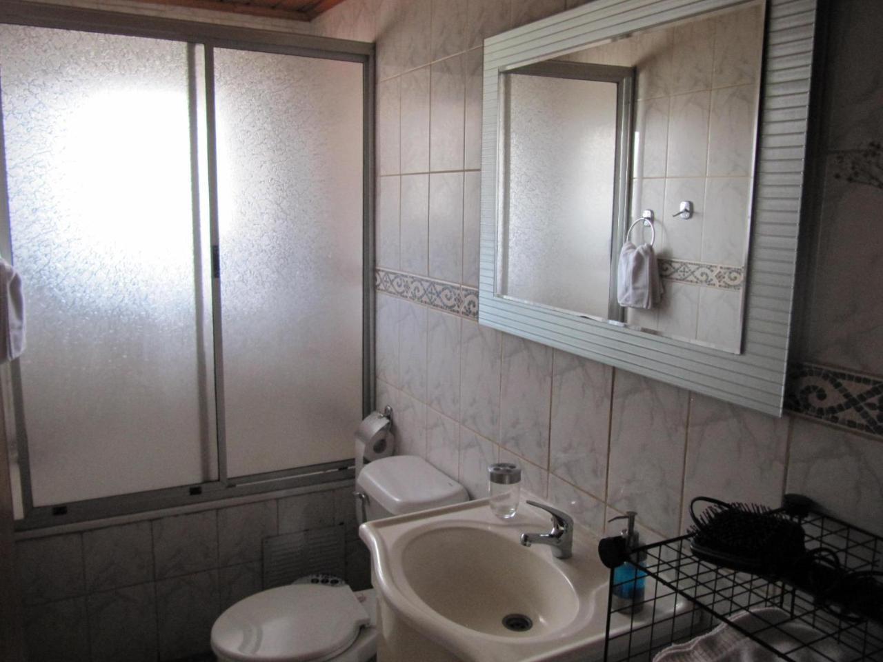 Hospedaje Los Cipreses Coyhaique Esterno foto